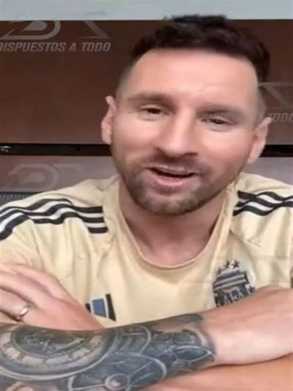Can Messi wife speak English?