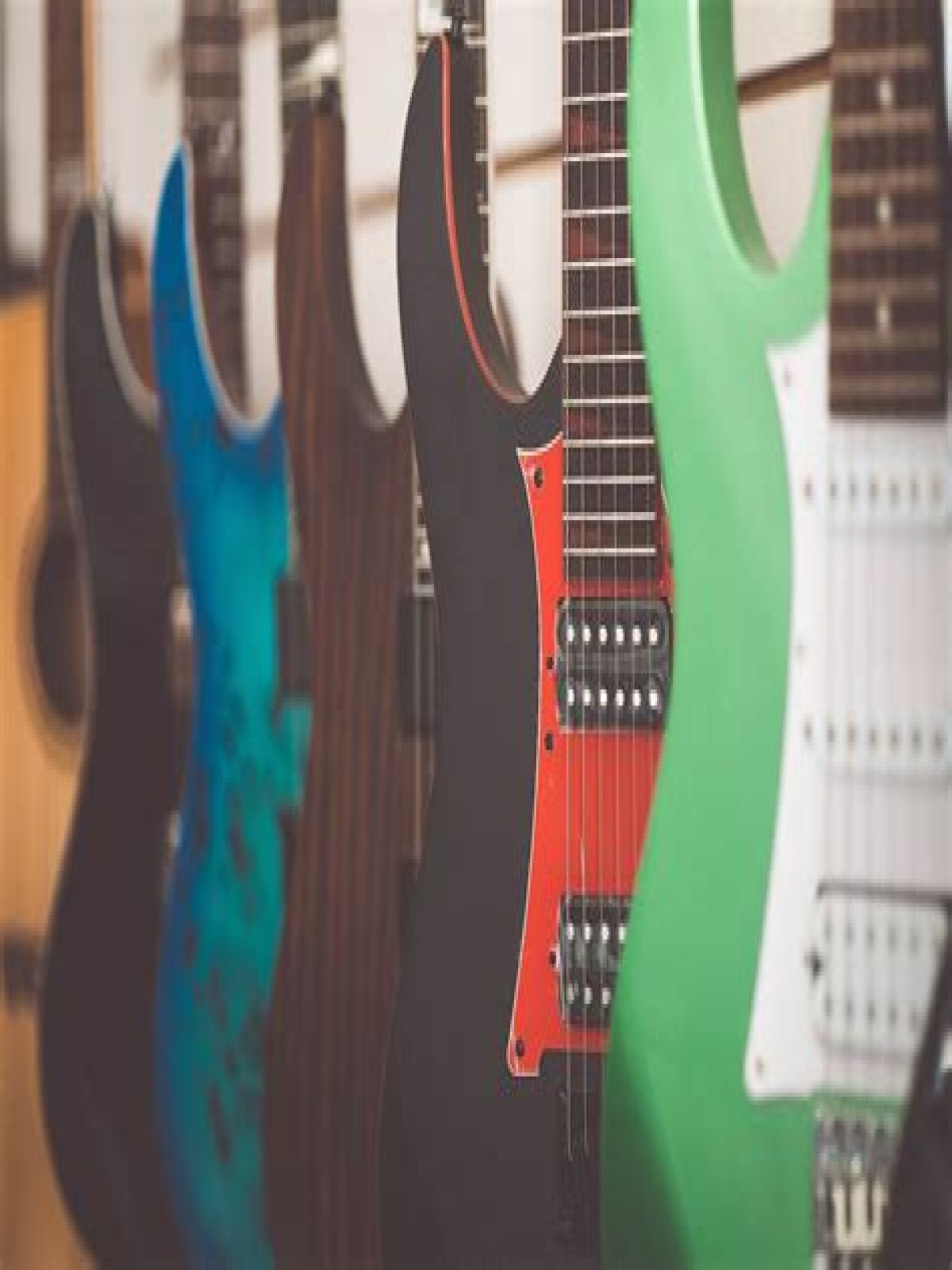 Do employees get a discount at Guitar Center?