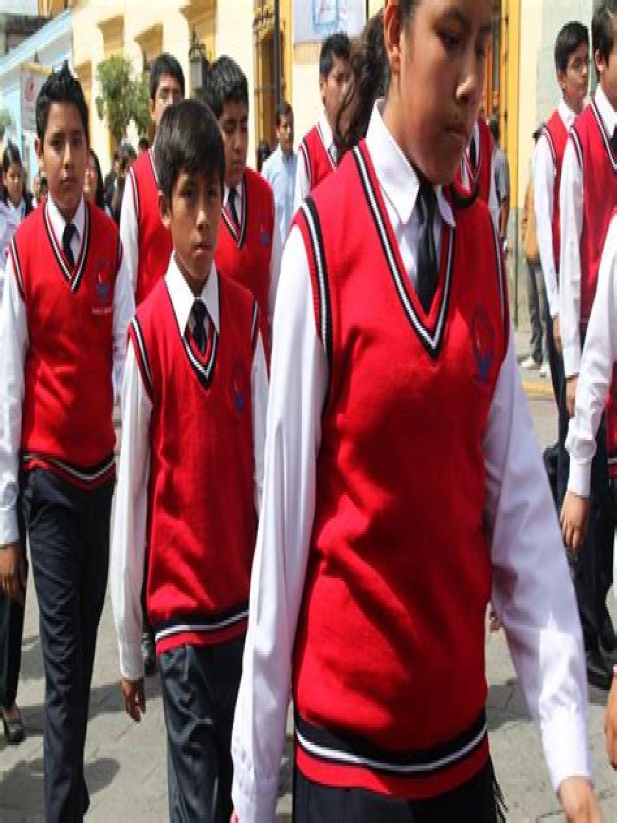 Do schools in Mexico wear uniforms?