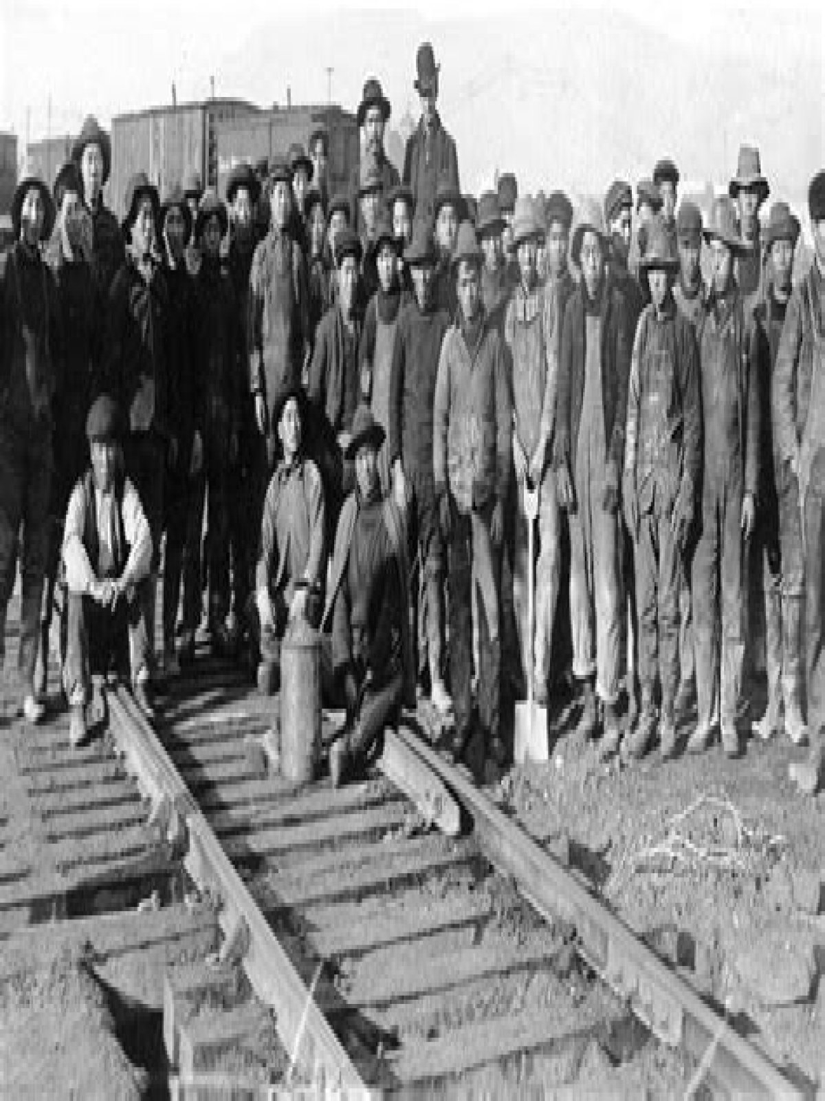 how did us labor unions treat chinese immigrants in the 1800s?