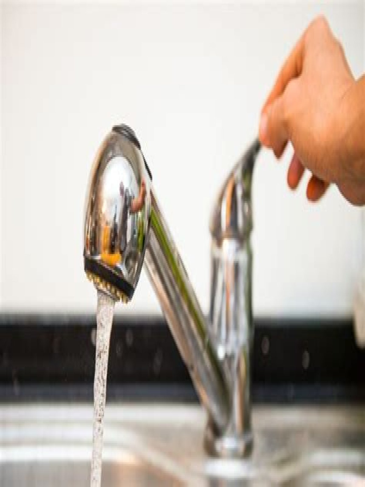 What to do if there is no water in your kitchen faucet?