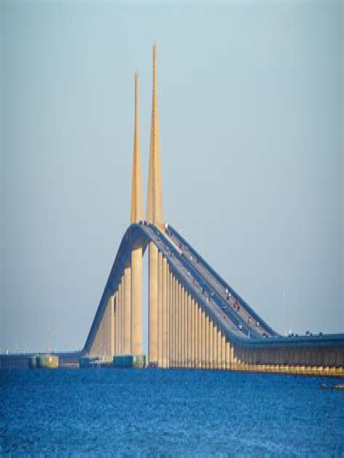 where is the sunshine skyway bridge