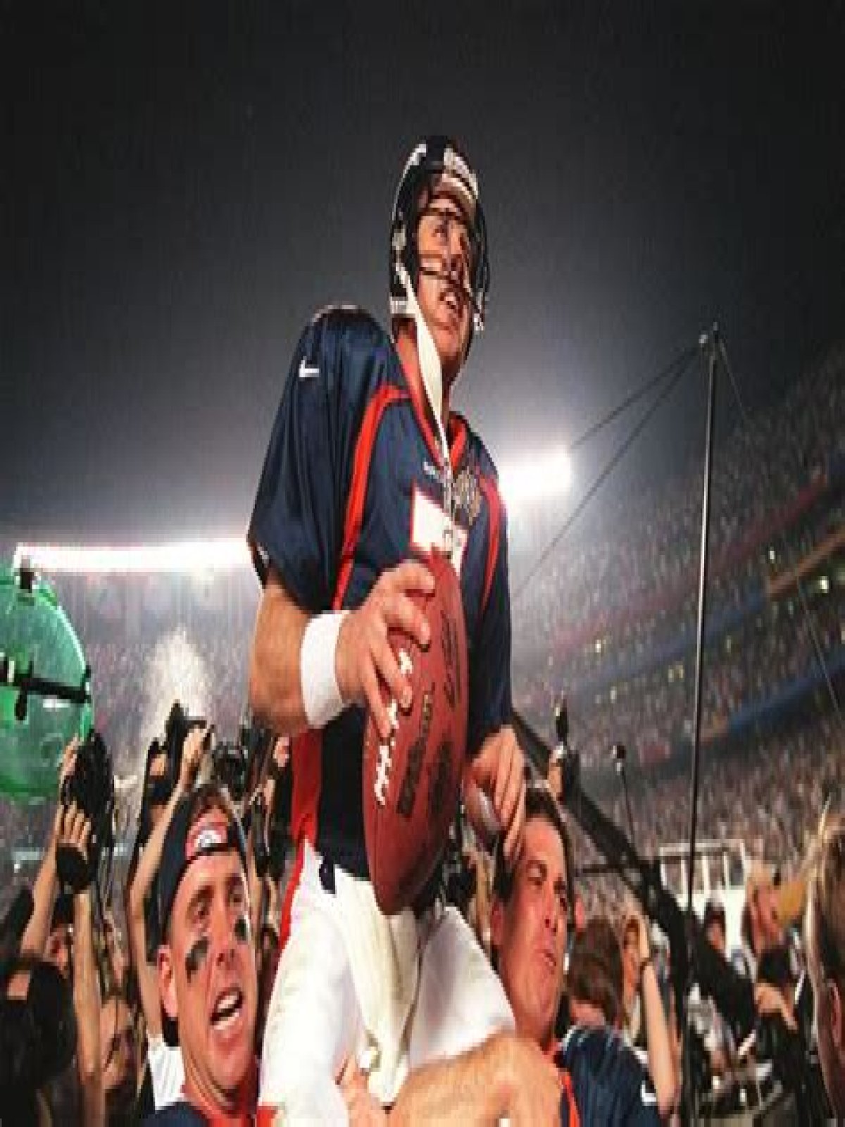 Who was the oldest quarterback to play in the Super Bowl?